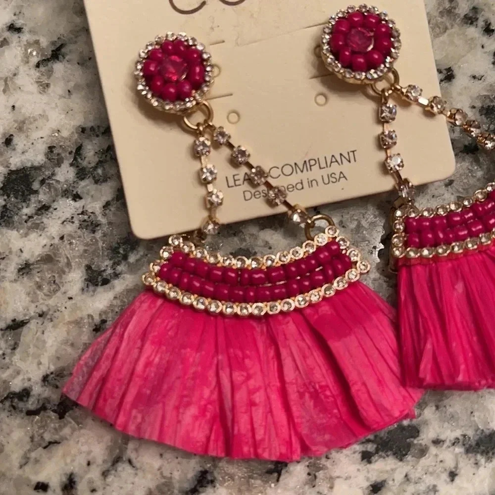 Pink statement earring. NWT. Never worn - Picture 2 of 2